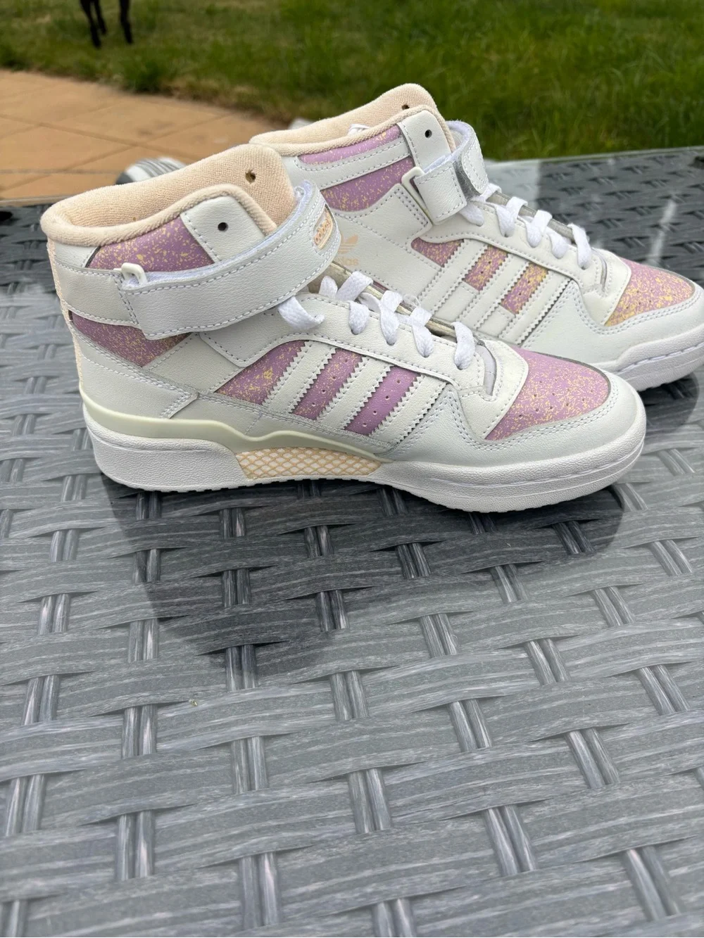 New Women’s Adidas Forum Mid size 6.5
